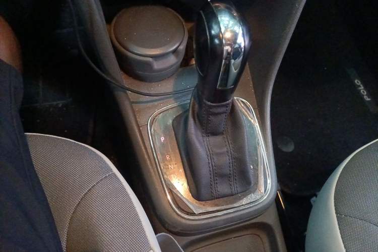 Used Volkswagen Polo 2014 1.6L Automatic Comfort Edition Gear Lever