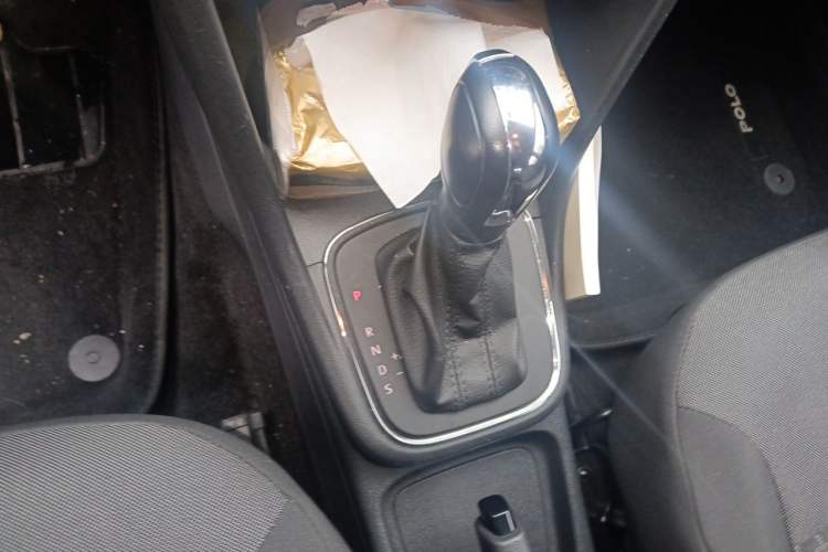 Used Volkswagen Polo 2014 1.6L Automatic Comfort Edition Gear Lever