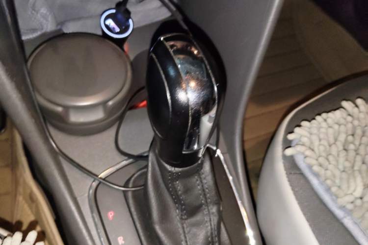 Used Volkswagen Polo 2014 1.6L Automatic Comfort Edition Gear Lever