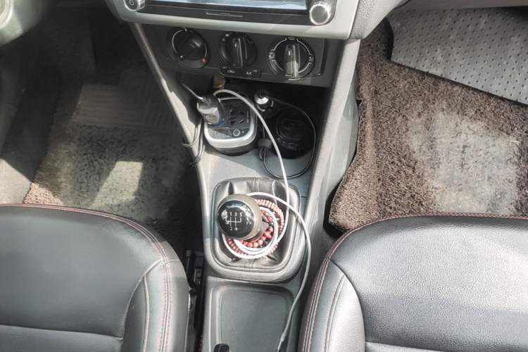 Used Volkswagen Polo 2014 1.4L Manual Fashion Edition Gear Lever