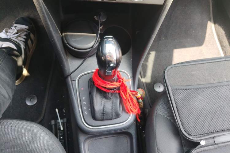 Used Volkswagen Polo 2014 1.6L Automatic Comfort Edition Gear Lever