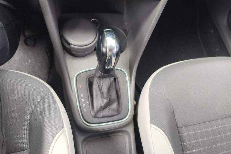 Used Volkswagen Polo 2014 1.6L Automatic Comfort Edition Gear Lever