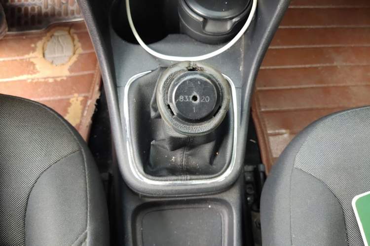 Used Volkswagen Polo 2014 1.4L Manual Comfort Edition Gear Lever