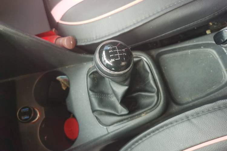 Used Volkswagen Polo 2014 1.4L Manual Fashion Edition Gear Lever