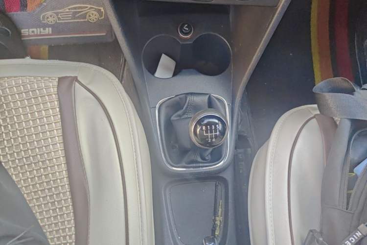Used Volkswagen Polo 2014 1.4L Manual Comfort Edition Gear Lever
