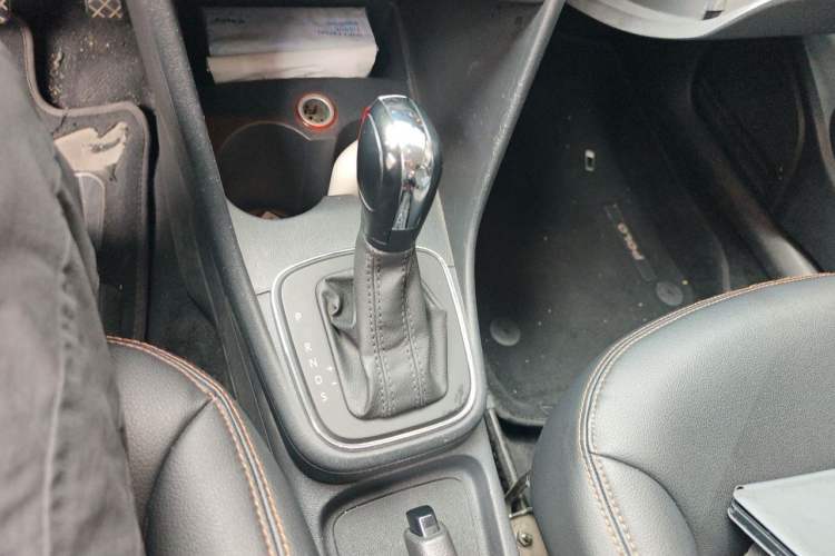 Used Volkswagen Polo 2014 1.6L Automatic Comfort Edition Gear Lever
