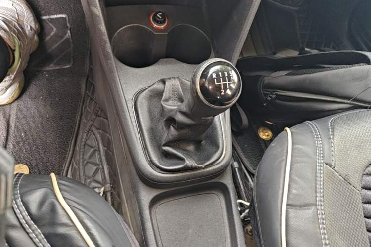 Used Volkswagen Polo 2014 1.4L Manual Fashion Edition Gear Lever