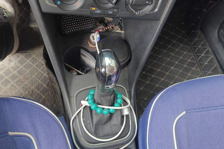 Used Volkswagen Polo 2014 1.4L Automatic Comfort Edition Gear Lever