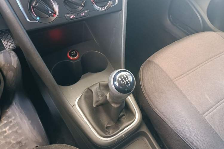 Used Volkswagen Polo 2014 1.6L Manual Comfort Edition Gear Lever