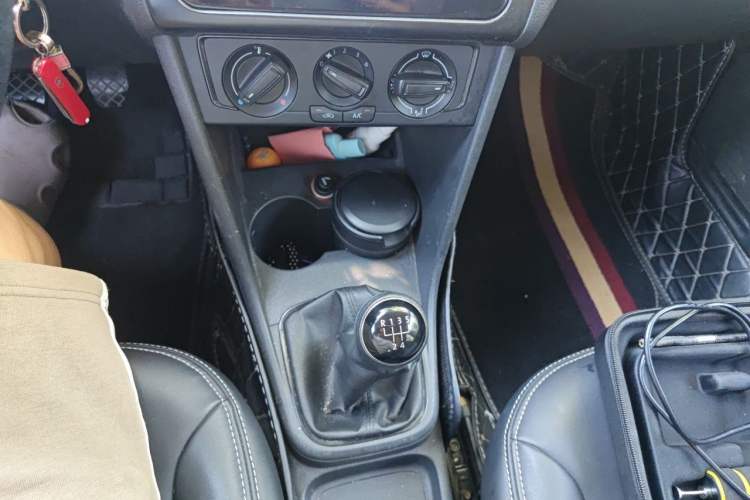 Used Volkswagen Polo 2014 1.4L Manual Fashion Edition Gear Lever