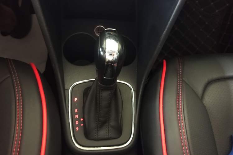 Used Volkswagen Polo 2014 1.6L Automatic Comfort Edition Gear Lever