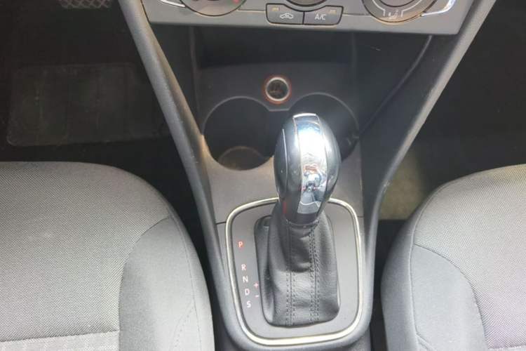 Used Volkswagen Polo 2014 1.4L Automatic Comfort Edition Gear Lever