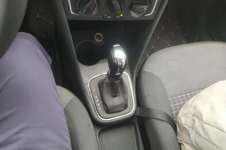 Used Volkswagen Polo 2014 1.4L Automatic Comfort Edition Gear Lever