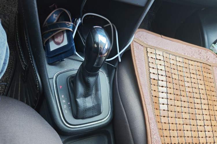 Used Volkswagen Polo 2014 1.6L Automatic Comfort Edition Gear Lever