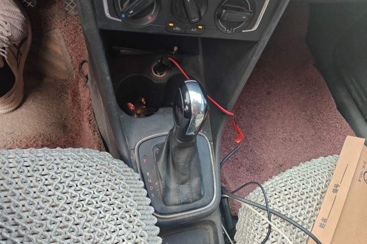 Used Volkswagen Polo 2014 1.4L Automatic Comfort Edition Gear Lever