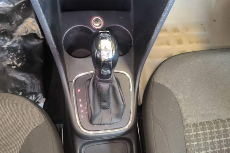 Used Volkswagen Polo 2014 1.6L Automatic Comfort Edition Gear Lever