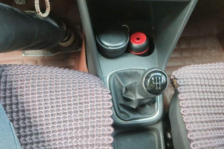 Used Volkswagen Polo 2014 1.6L Manual Comfort Edition Gear Lever