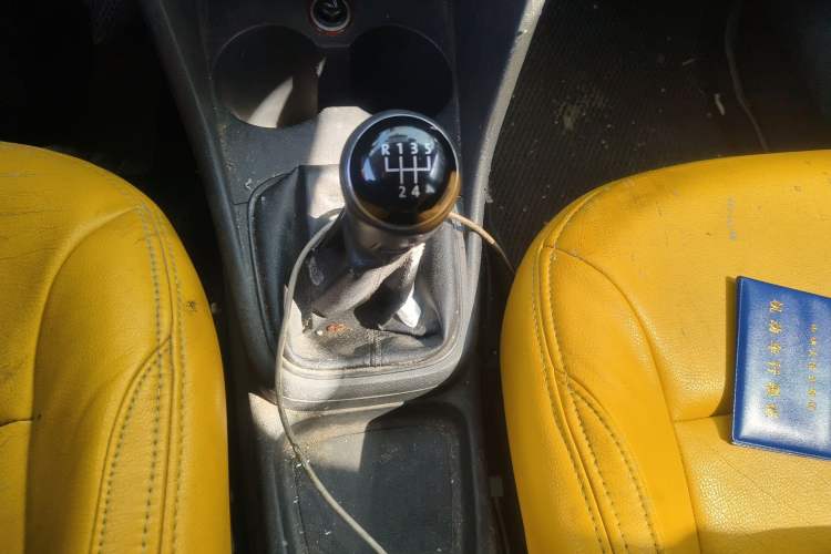 Used Volkswagen Polo 2014 1.4L Manual Fashion Edition Gear Lever