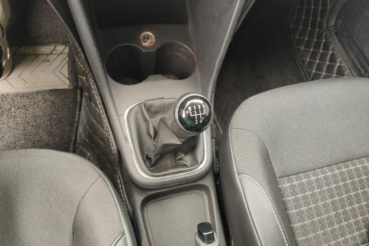Used Volkswagen Polo 2014 1.4L Manual Comfort Edition Gear Lever