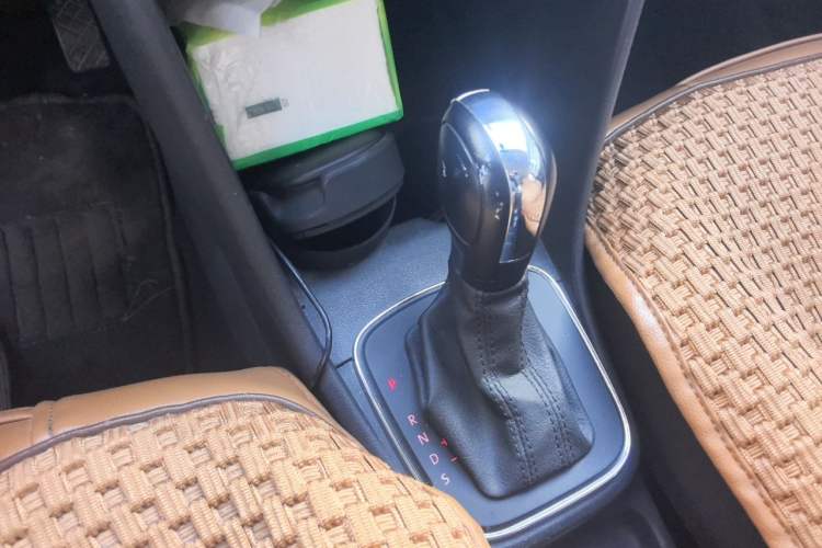 Used Volkswagen Polo 2014 1.6L Automatic Comfort Edition Gear Lever