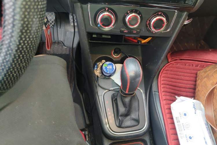 Used Volkswagen Polo 2014 1.4L Automatic Comfort Edition Gear Lever