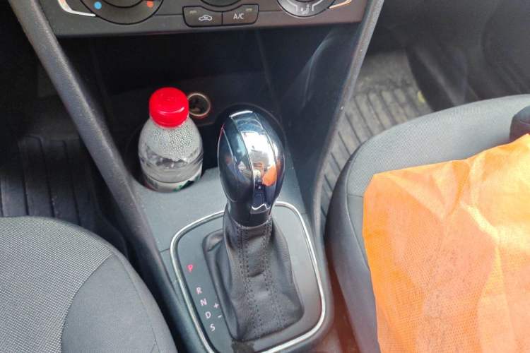 Used Volkswagen Polo 2014 1.4L Automatic Comfort Edition Gear Lever