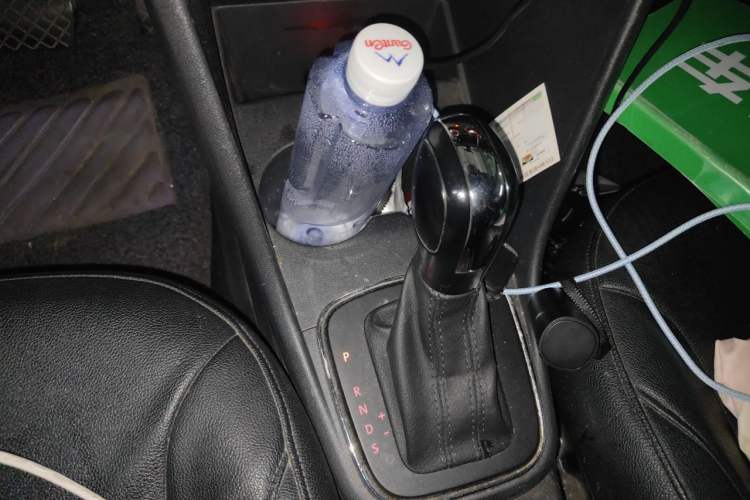 Used Volkswagen Polo 2014 1.6L Automatic Comfort Edition Gear Lever