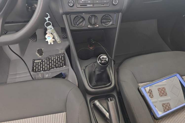 Used Volkswagen Polo 2014 1.4L Manual Fashion Edition Gear Lever