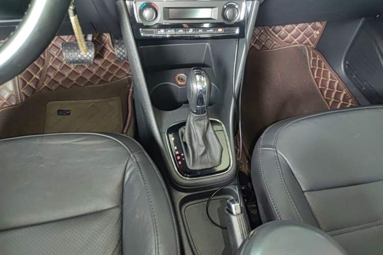 Used Volkswagen Polo 2014 1.6L Automatic Luxury Edition Gear Lever