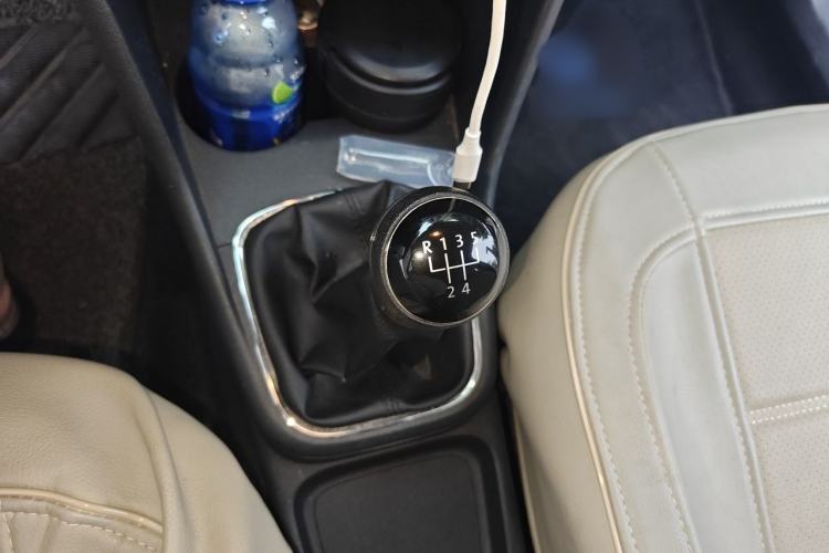 Used Volkswagen Polo 2014 1.4L Manual Comfort Edition Gear Lever