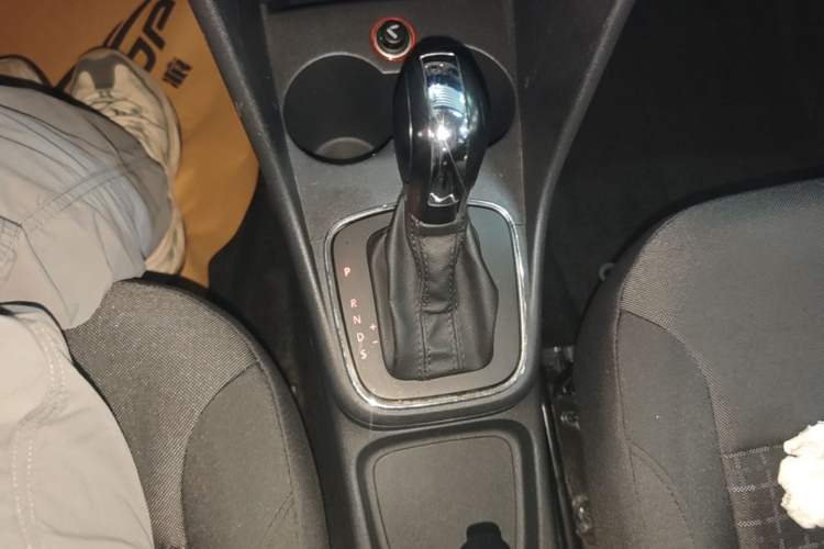 Used Volkswagen Polo 2014 1.6L Automatic Comfort Edition Gear Lever