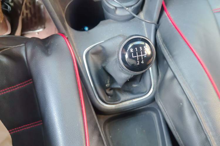 Used Volkswagen Polo 2014 1.4L Manual Comfort Edition Gear Lever