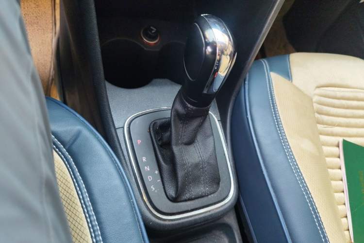 Used Volkswagen Polo 2014 1.6L Automatic Comfort Edition Gear Lever