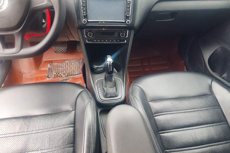 Used Volkswagen Polo 2014 1.6L Automatic Comfort Edition Gear Lever