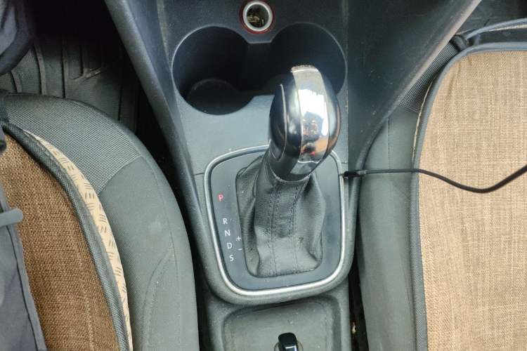 Used Volkswagen Polo 2014 1.4L Automatic Comfort Edition Gear Lever