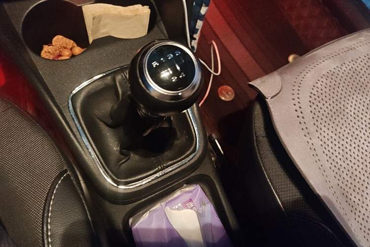 Used Volkswagen Polo 2014 1.4L Manual Fashion Edition Gear Lever