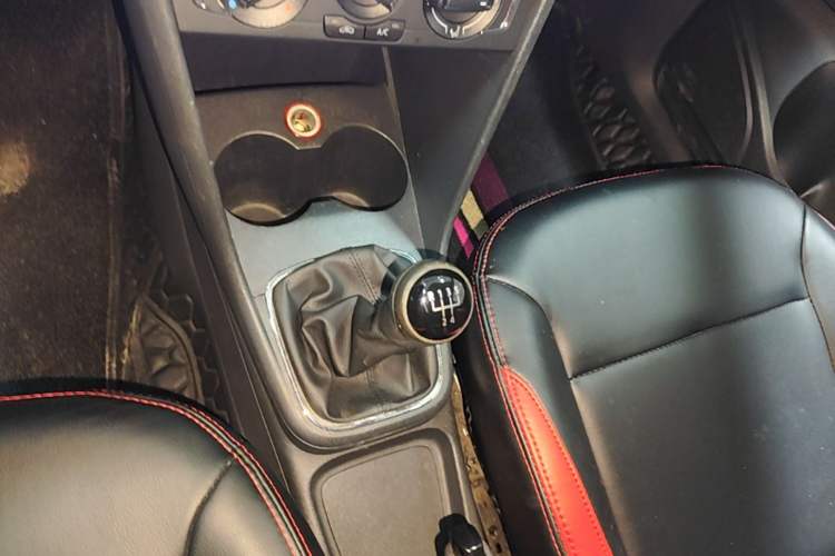 Used Volkswagen Polo 2014 1.4L Manual Comfort Edition Gear Lever