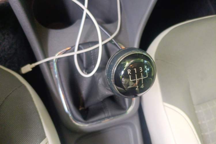 Used Volkswagen Polo 2014 1.4L Manual Comfort Edition Gear Lever