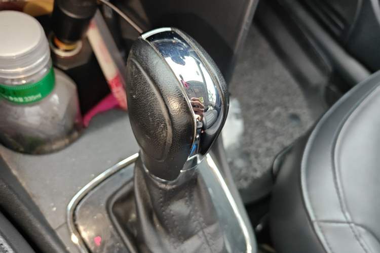 Used Volkswagen Polo 2014 1.6L Automatic Luxury Edition Gear Lever