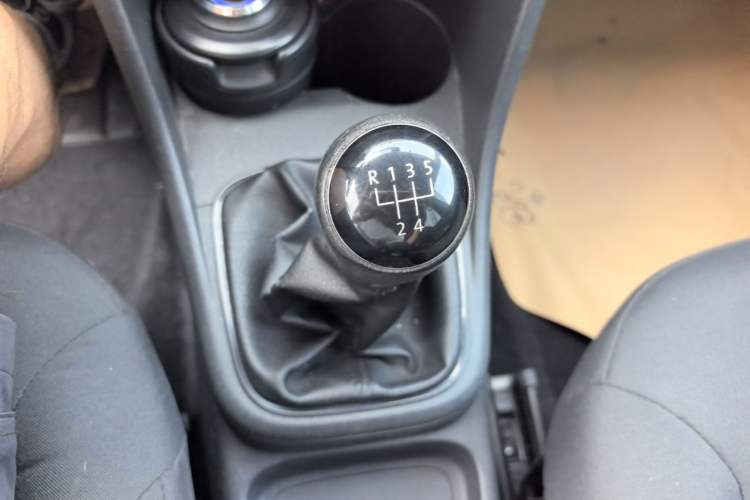 Used Volkswagen Polo 2014 1.4L Manual Fashion Edition Gear Lever