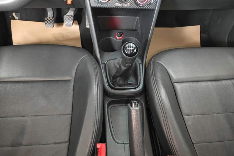 Used Volkswagen Polo 2014 1.4L Manual Fashion Edition Gear Lever