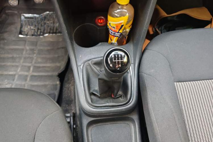 Used Volkswagen Polo 2014 1.4L Manual Fashion Edition Gear Lever