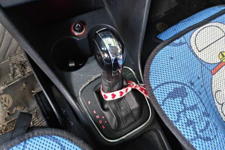 Used Volkswagen Polo 2014 1.6L Automatic Comfort Edition Gear Lever