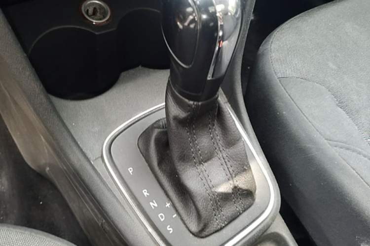 Used Volkswagen Polo 2014 1.6L Automatic Comfort Edition Gear Lever