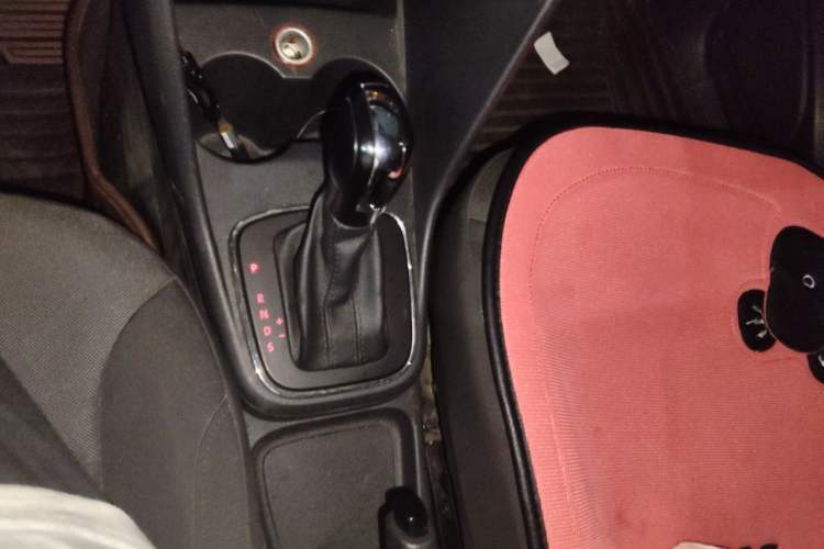 Used Volkswagen Polo 2014 1.6L Automatic Comfort Edition Gear Lever