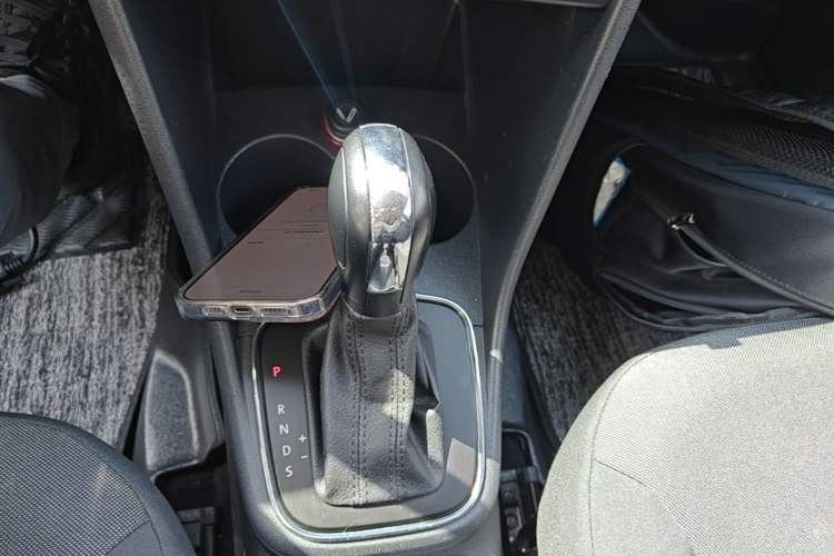 Used Volkswagen Polo 2014 1.6L Automatic Comfort Edition Gear Lever