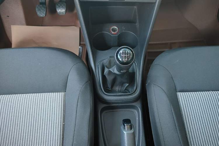 Used Volkswagen Polo 2014 1.4L Manual Fashion Edition Gear Lever