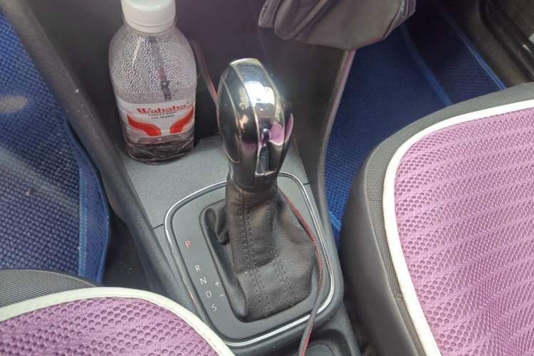 Used Volkswagen Polo 2014 1.6L Automatic Comfort Edition Gear Lever