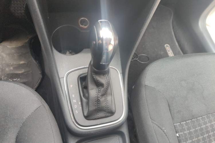 Used Volkswagen Polo 2014 1.6L Automatic Comfort Edition Gear Lever