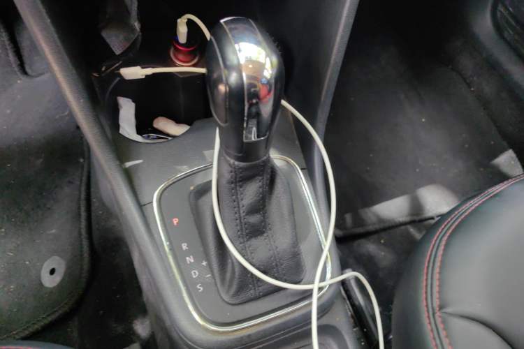 Used Volkswagen Polo 2014 1.6L Automatic Comfort Edition Gear Lever